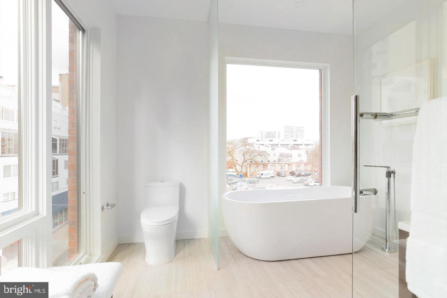 LOGAN SQUARE - Residential