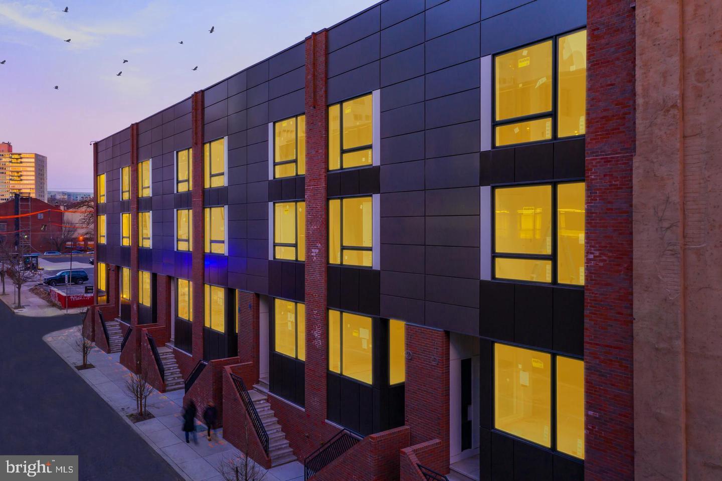 LOGAN SQUARE - Residential