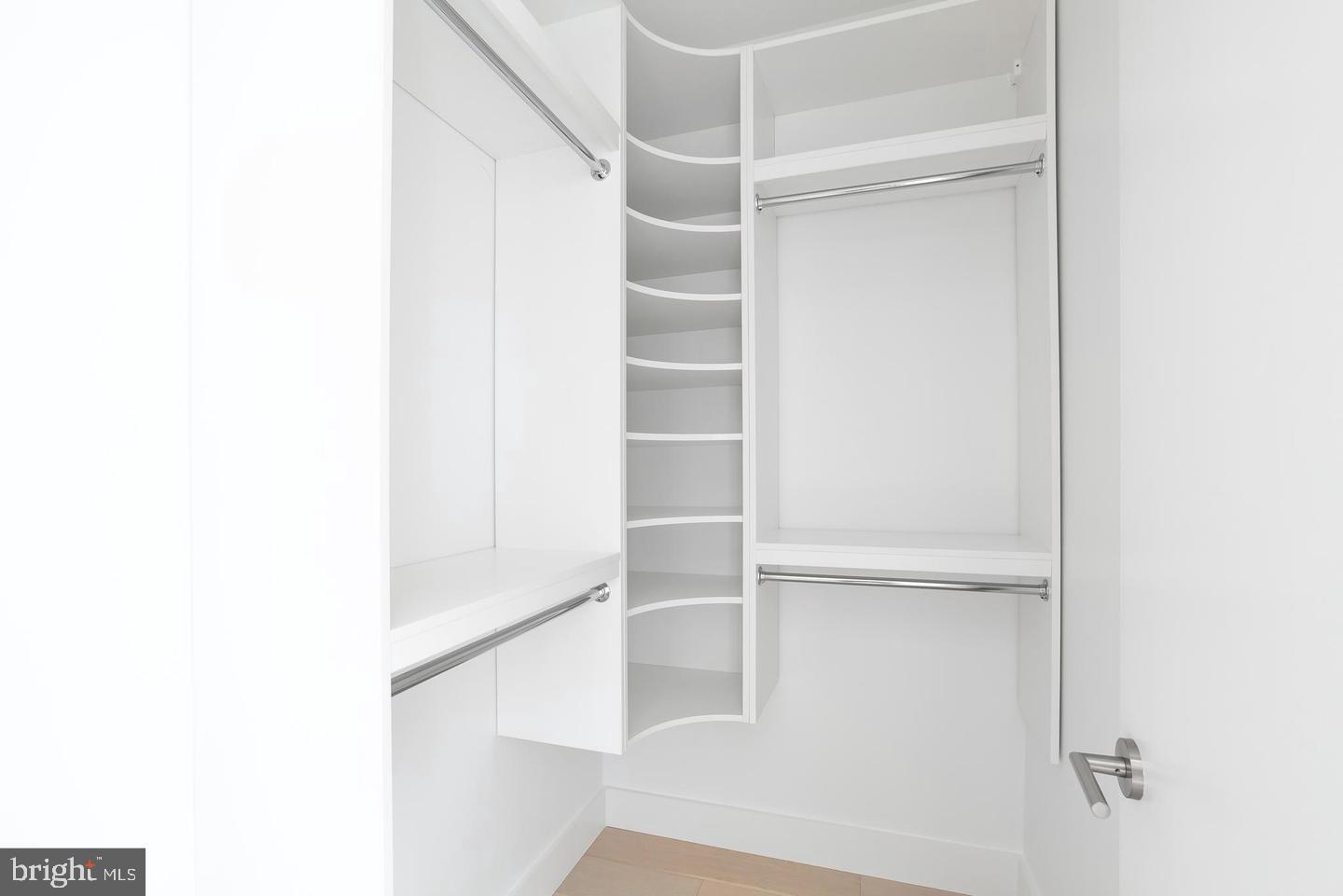 LOGAN SQUARE - Residential