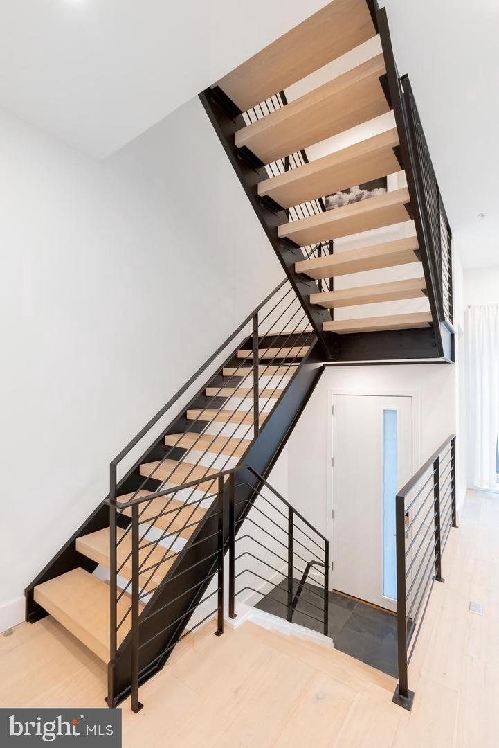 LOGAN SQUARE - Residential