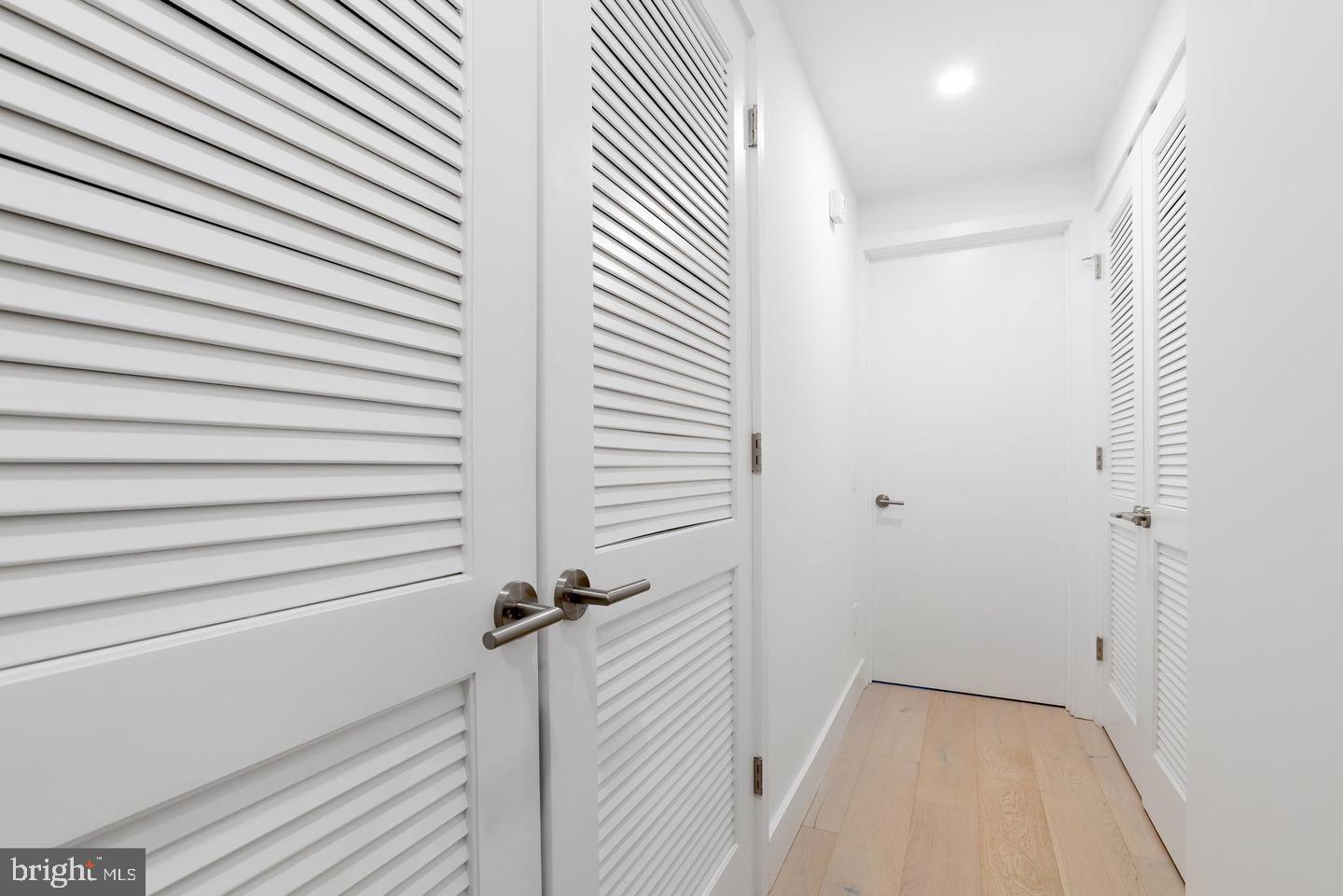 LOGAN SQUARE - Residential