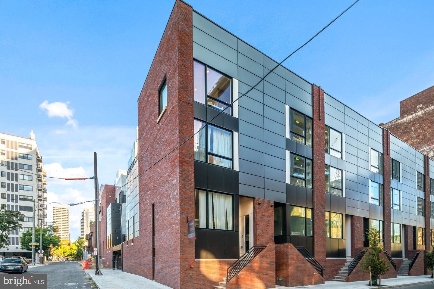 LOGAN SQUARE - Residential