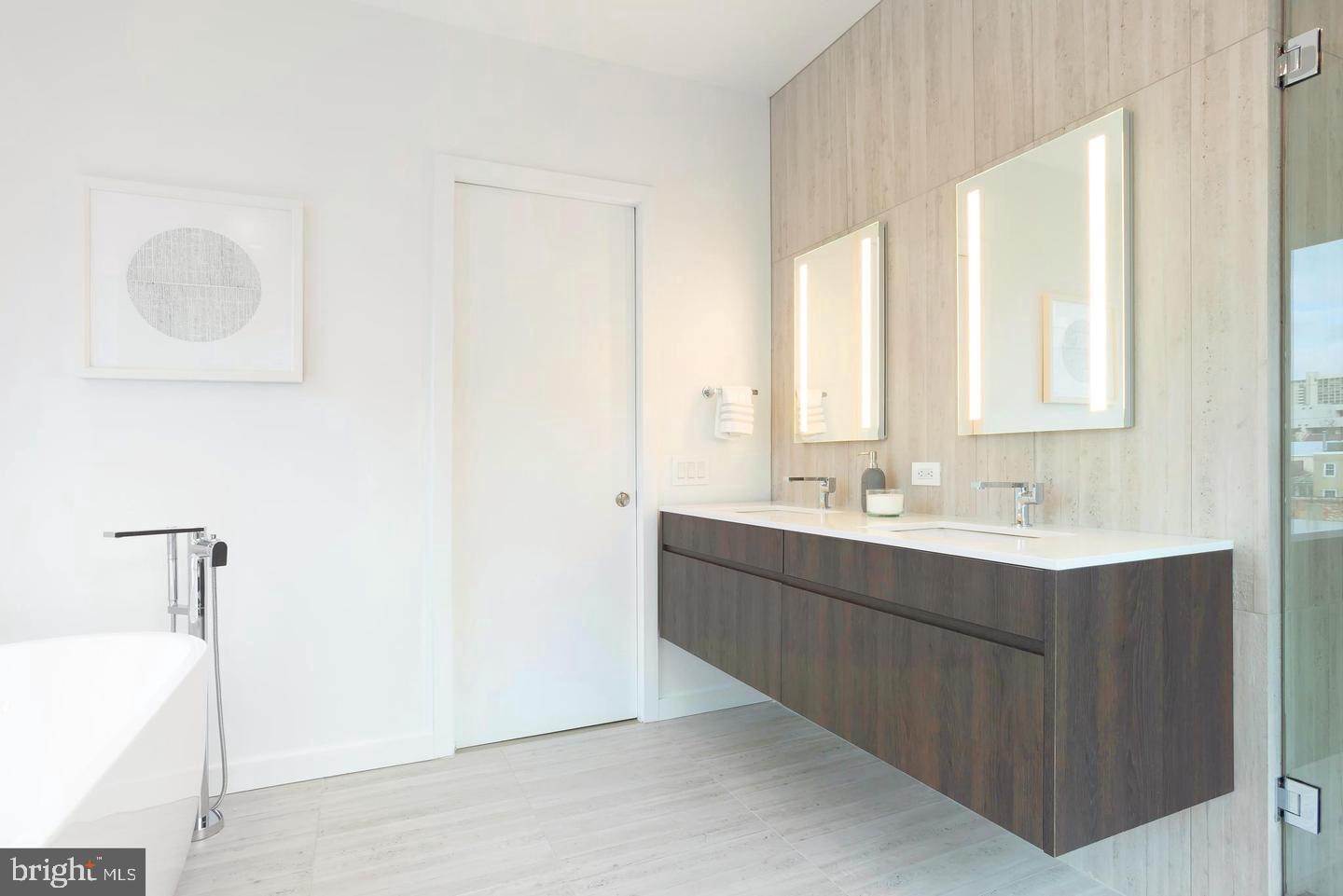 LOGAN SQUARE - Residential