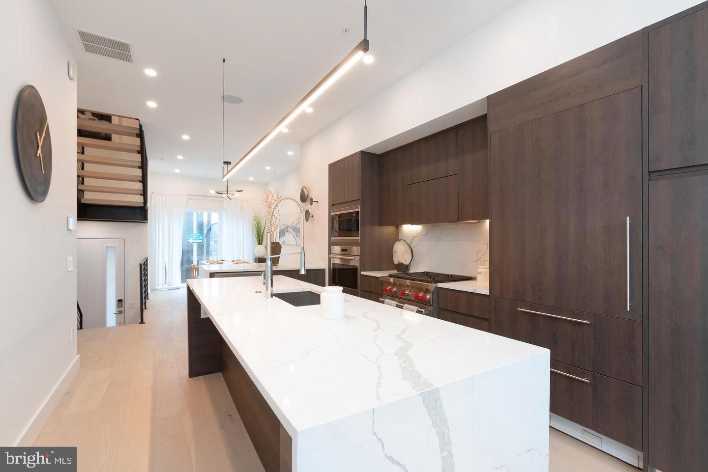 LOGAN SQUARE - Residential