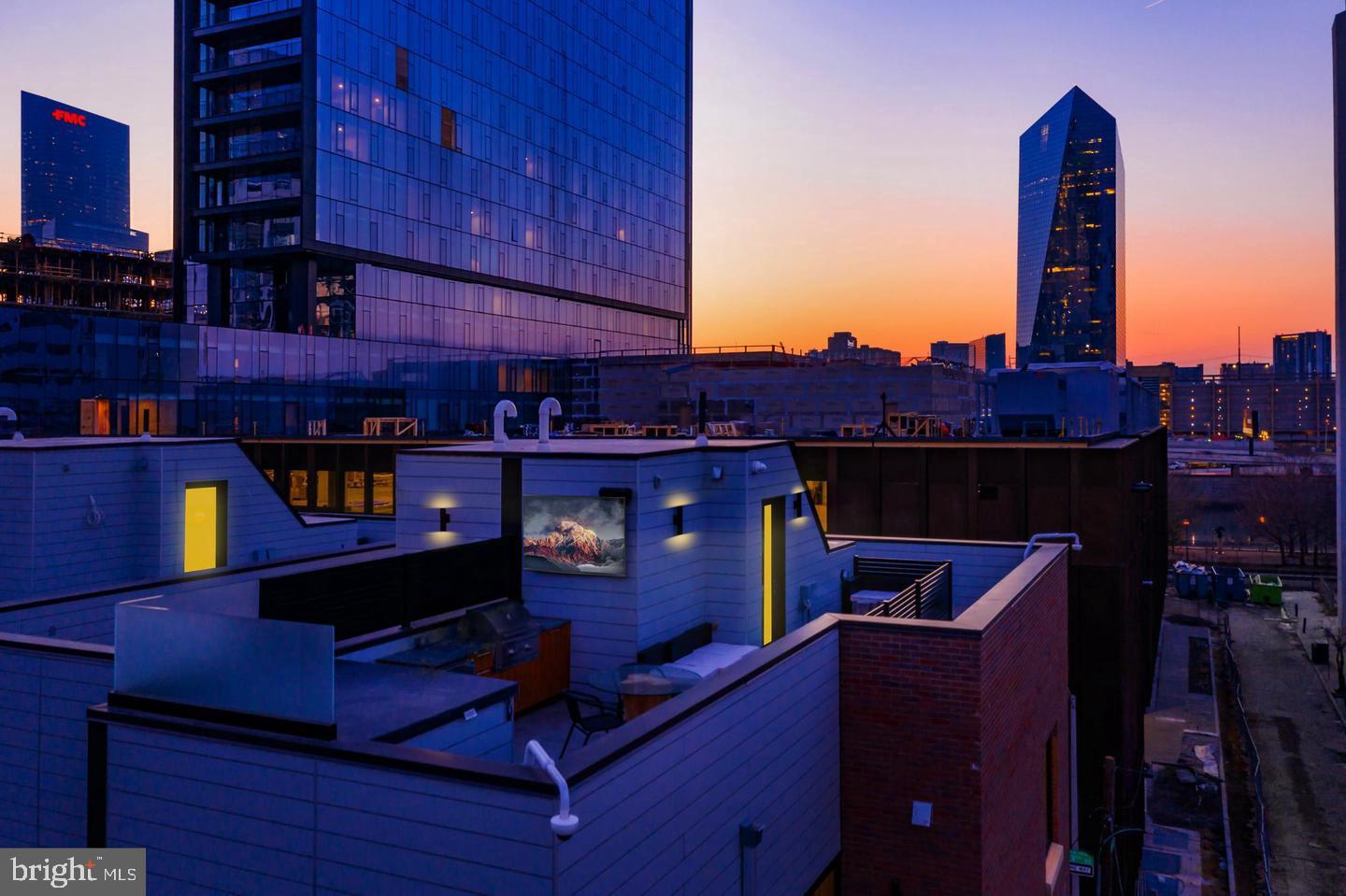 LOGAN SQUARE - Residential