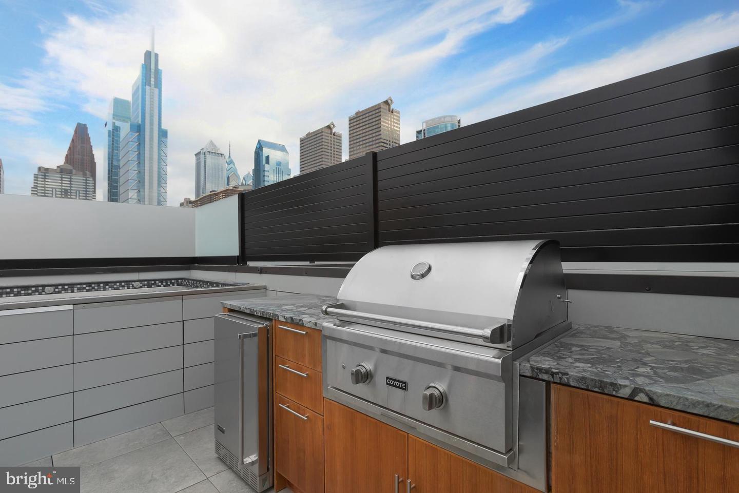 LOGAN SQUARE - Residential