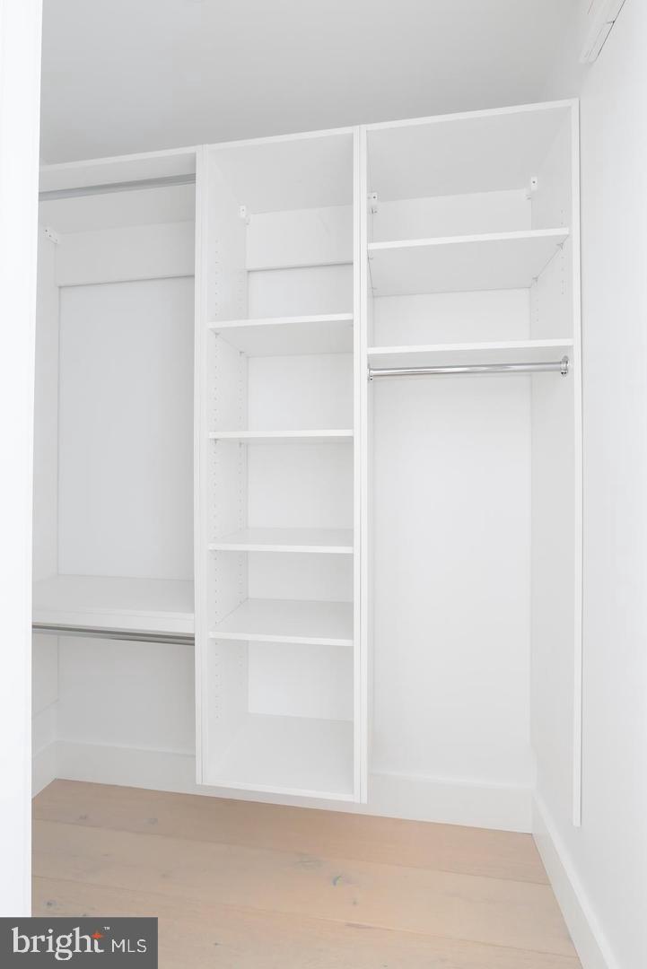 LOGAN SQUARE - Residential