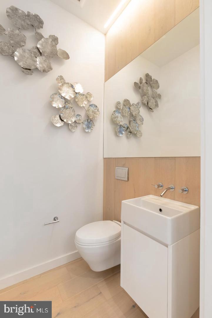 LOGAN SQUARE - Residential