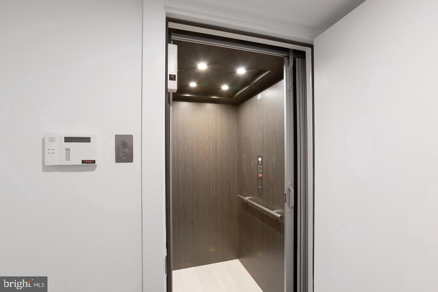 LOGAN SQUARE - Residential