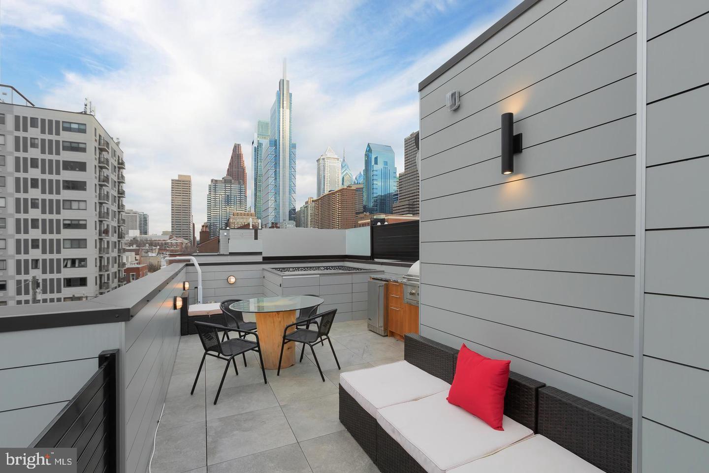 LOGAN SQUARE - Residential