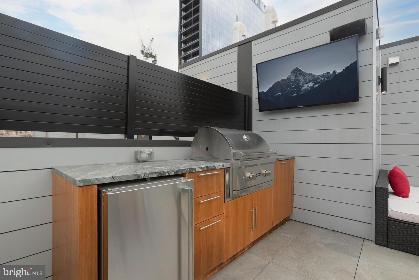 LOGAN SQUARE - Residential