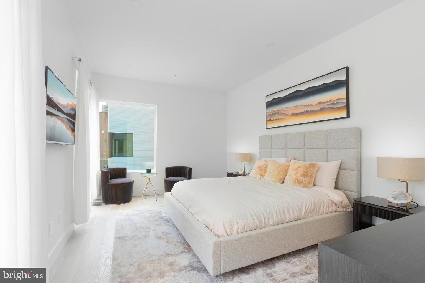 LOGAN SQUARE - Residential