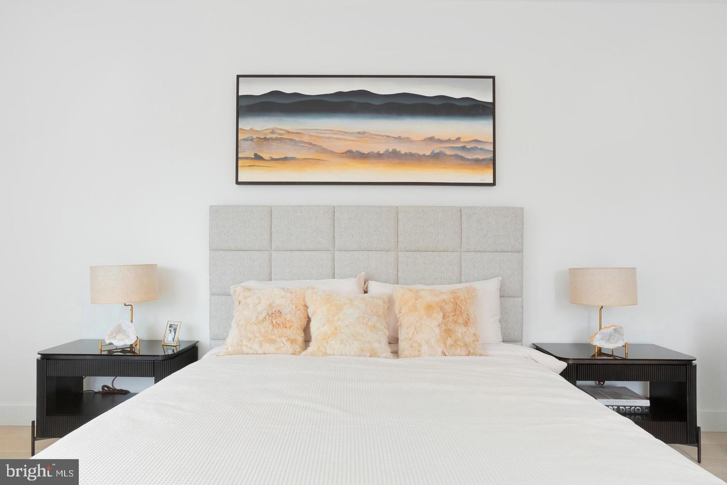 LOGAN SQUARE - Residential