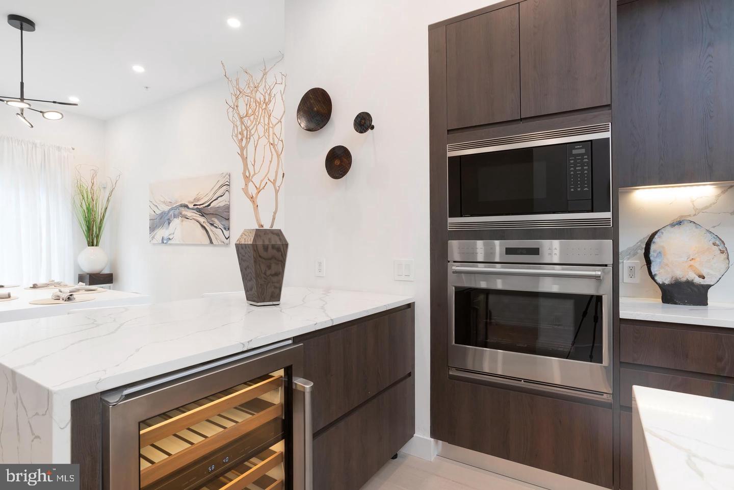 LOGAN SQUARE - Residential