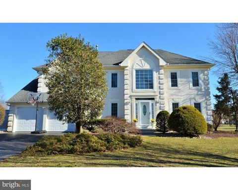 Photo of 25 Kinglet Drive, CRANBURY, NJ 08512 (MLS # NJMX2011660)