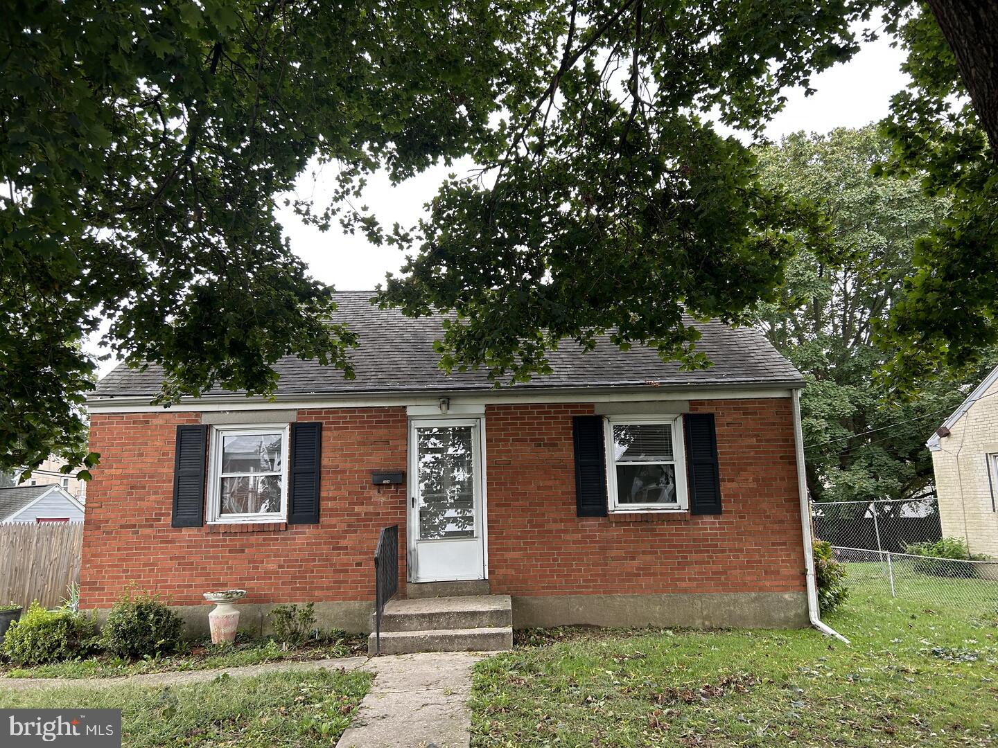 COLLINS PARK - Residential Lease