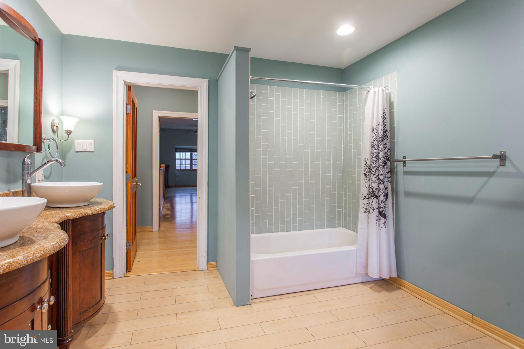 UNIVERSITY CITY - Residential Lease