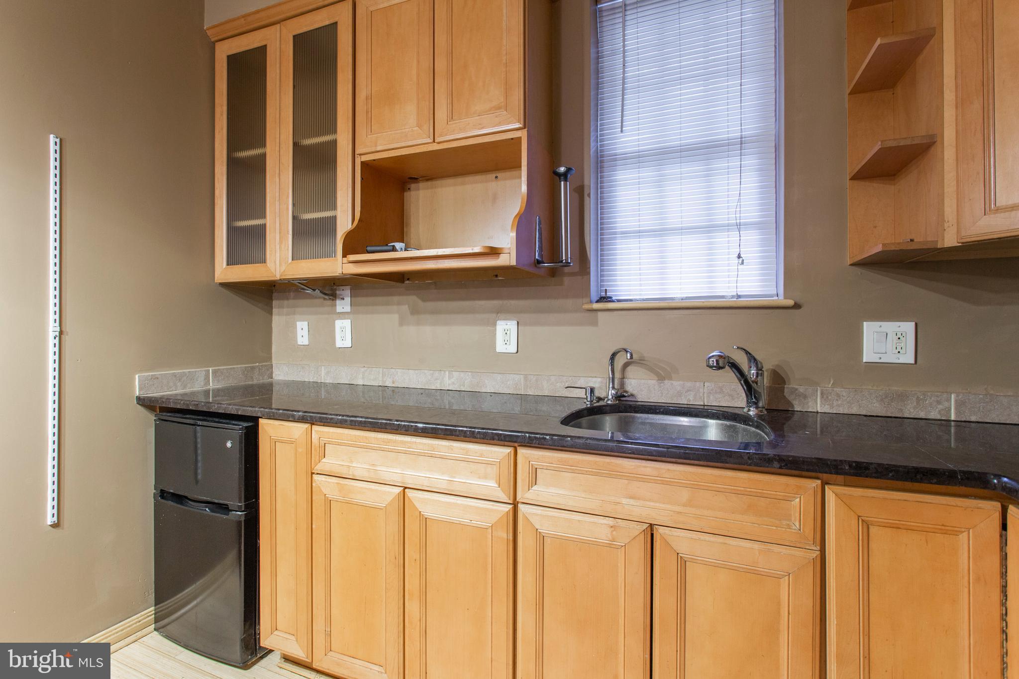 UNIVERSITY CITY - Residential Lease