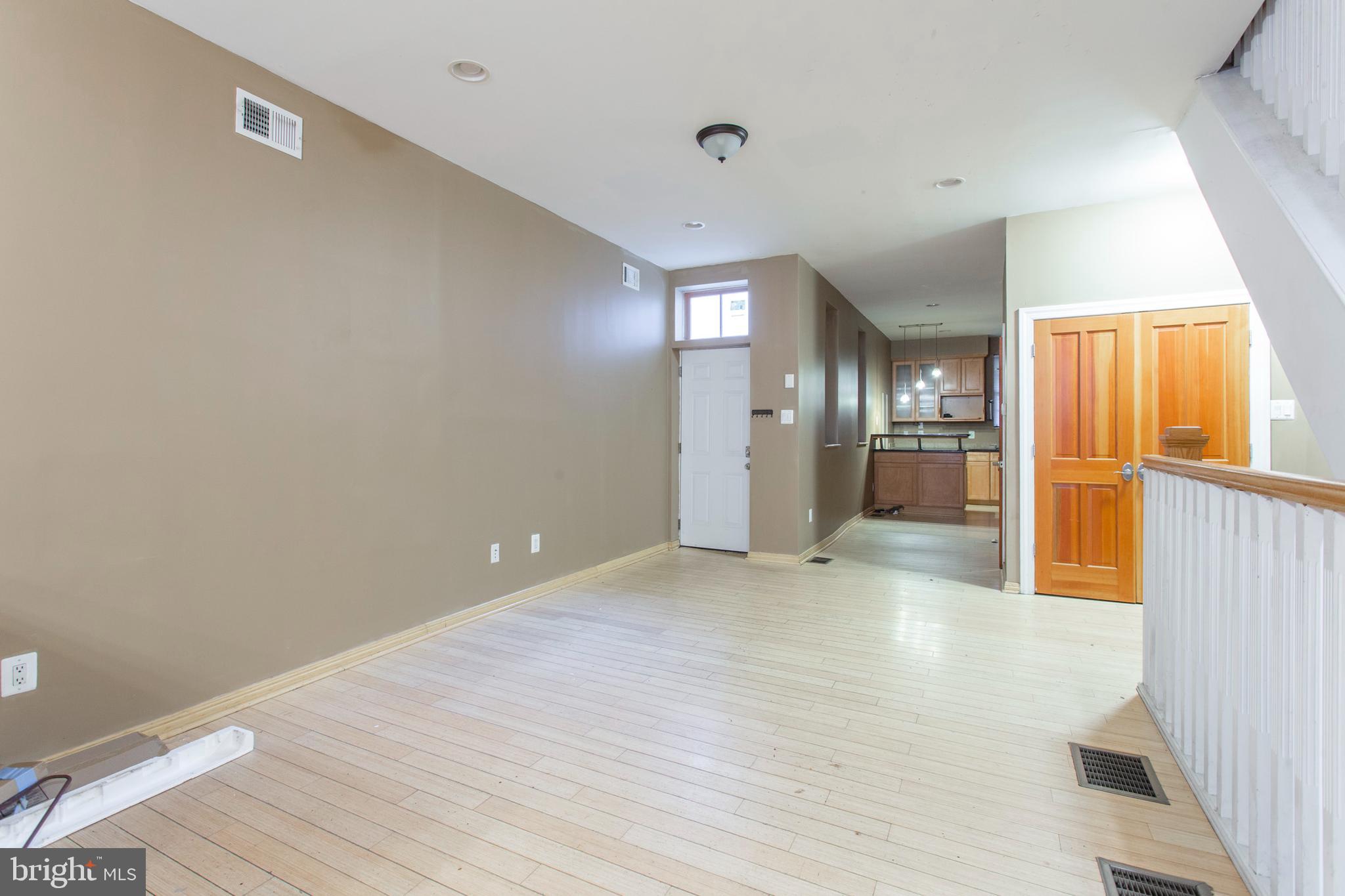 UNIVERSITY CITY - Residential Lease