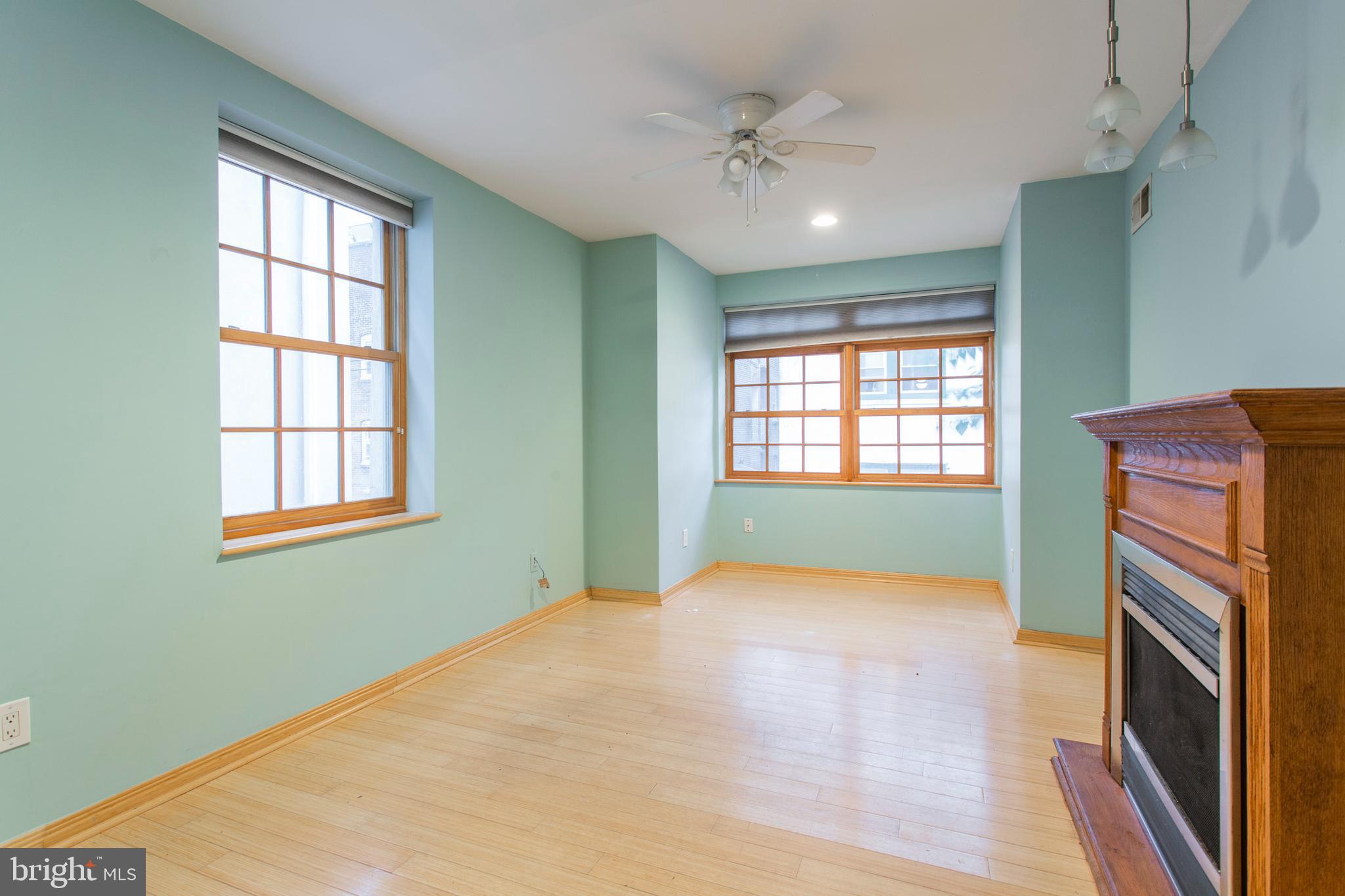 UNIVERSITY CITY - Residential Lease