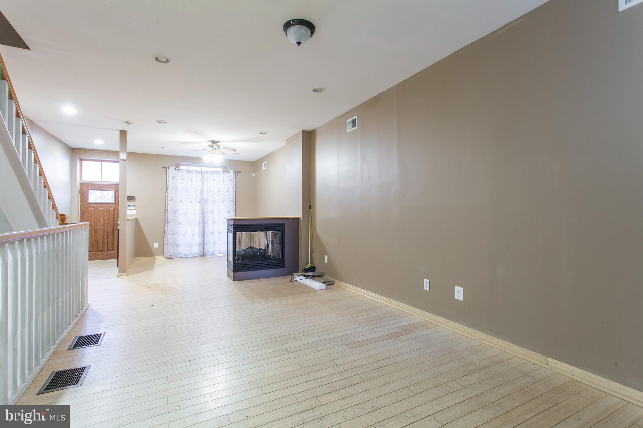 UNIVERSITY CITY - Residential Lease