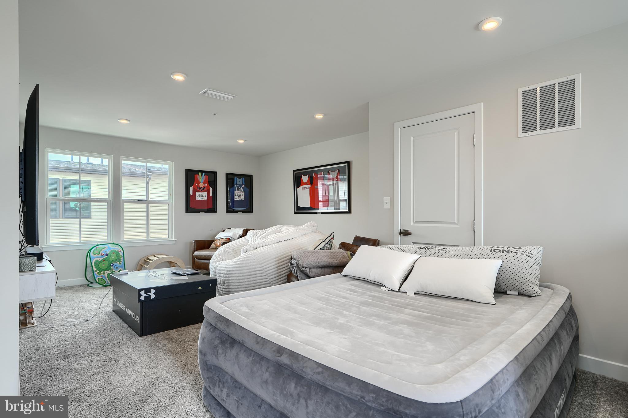 LOCUST POINT - Residential