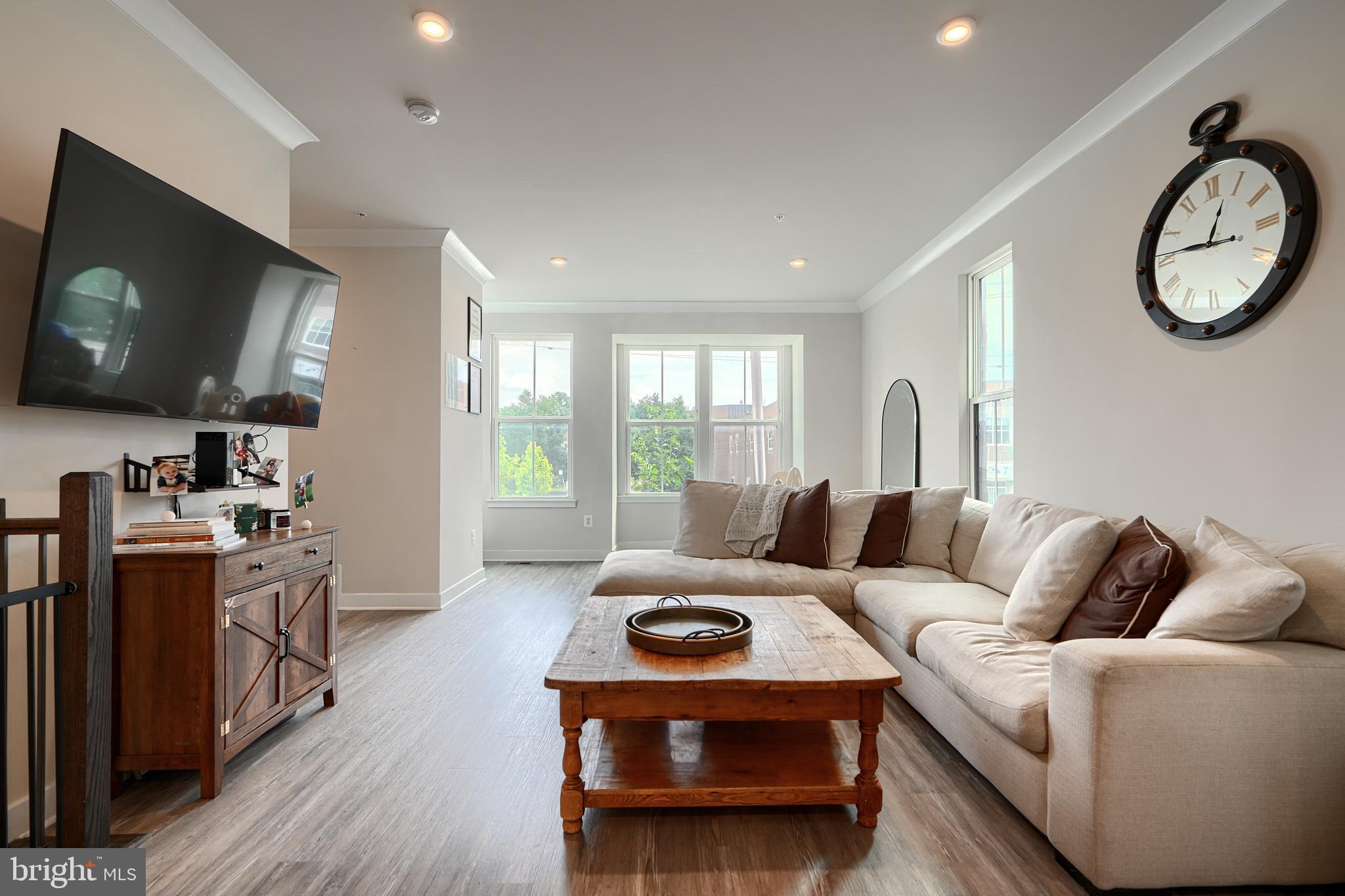 LOCUST POINT - Residential