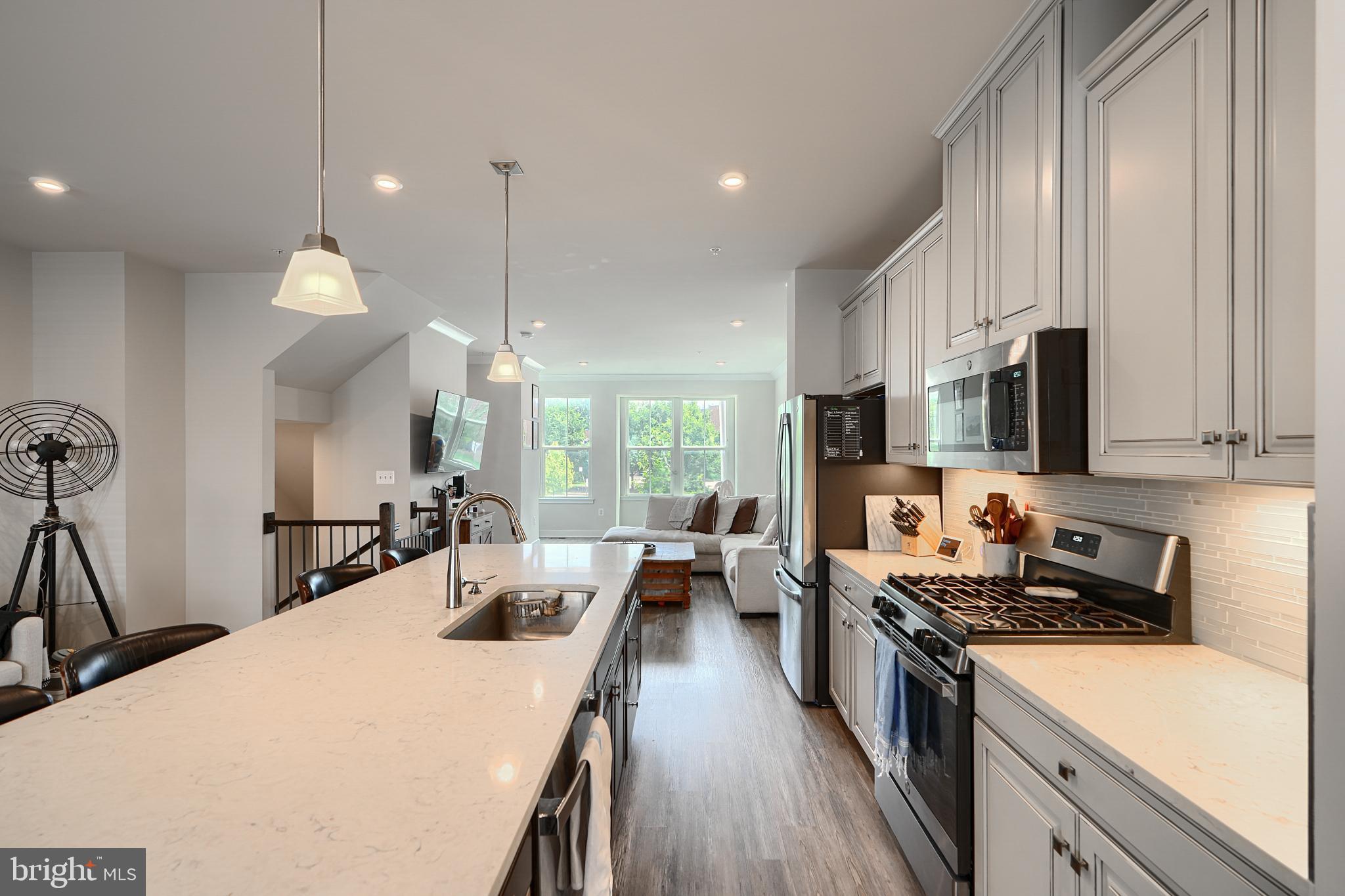 LOCUST POINT - Residential