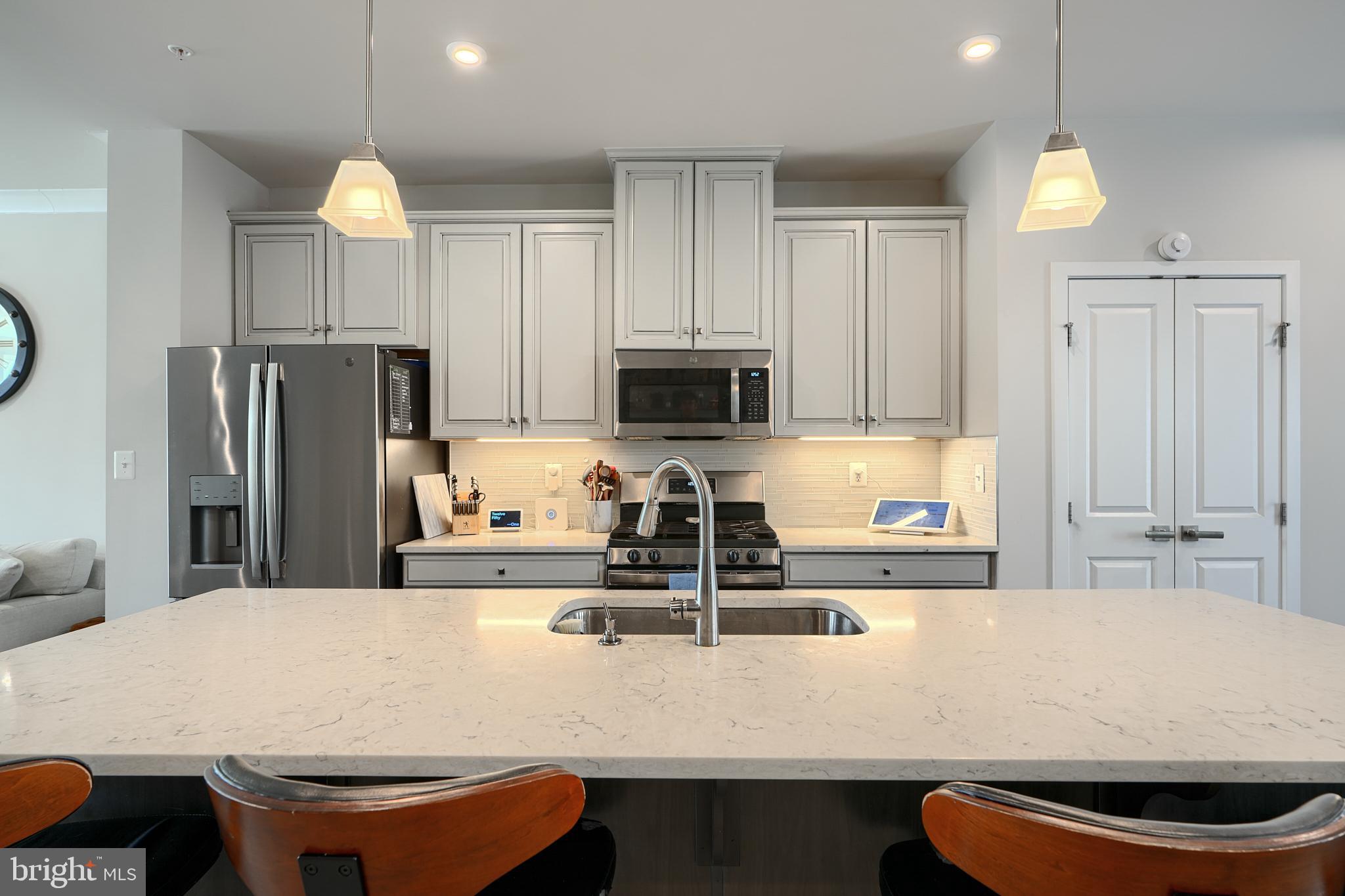 LOCUST POINT - Residential