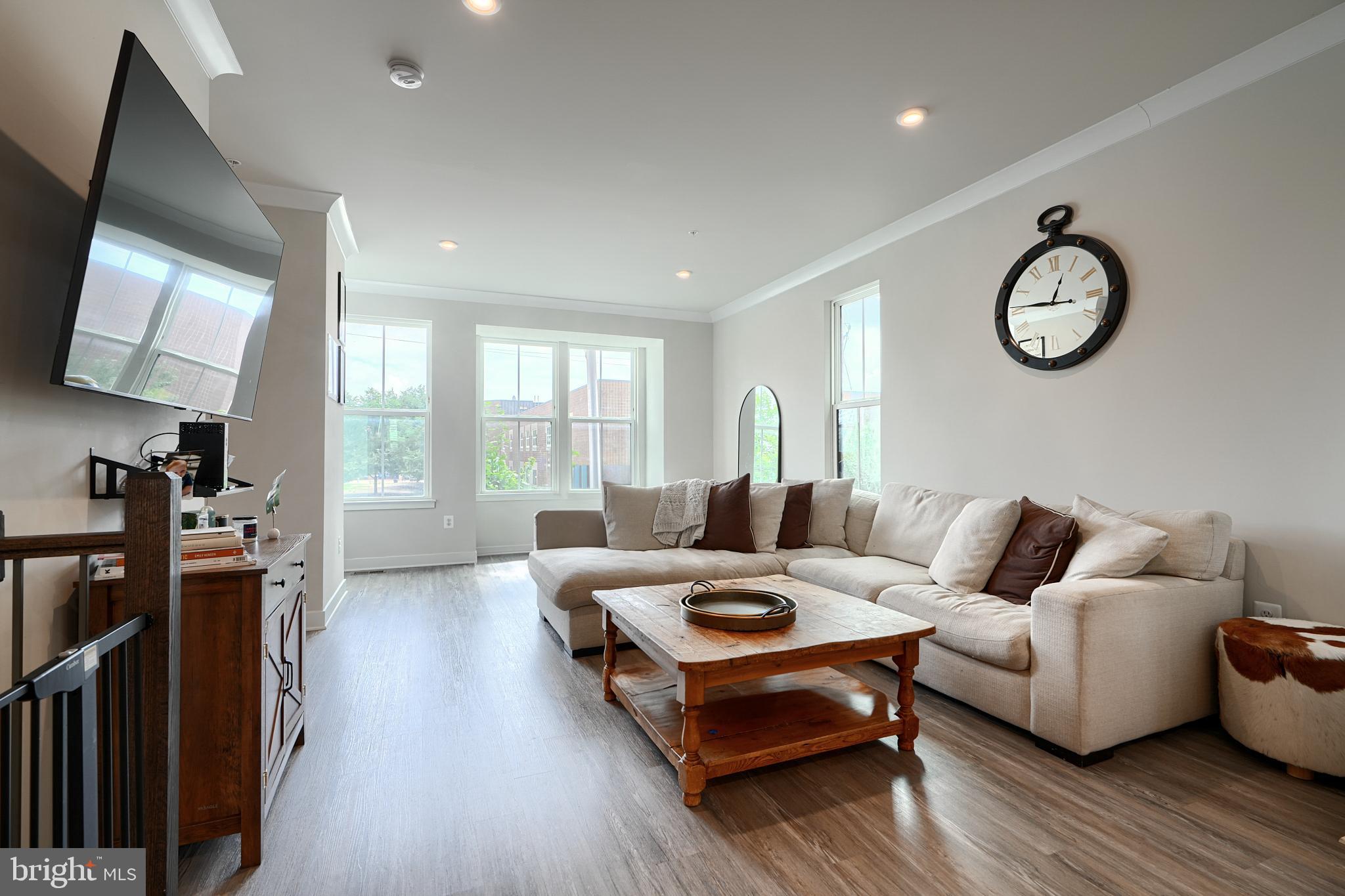 LOCUST POINT - Residential