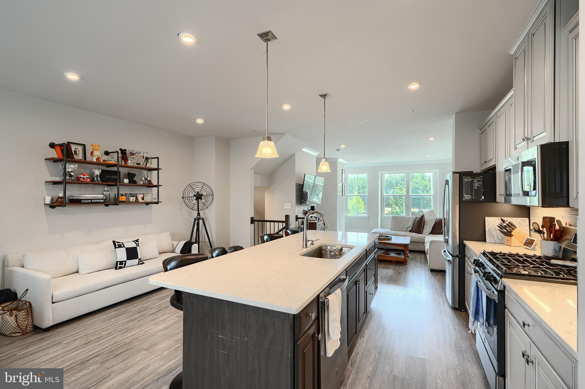 LOCUST POINT - Residential