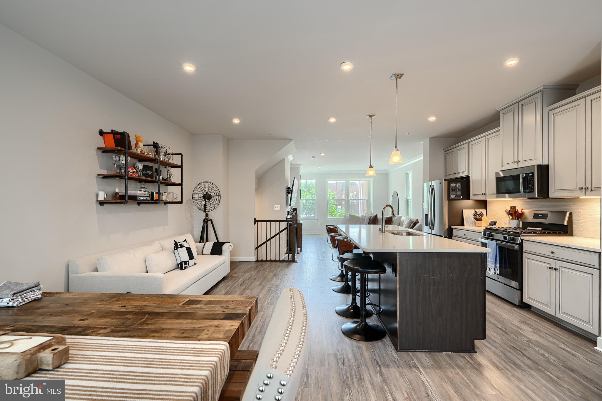 LOCUST POINT - Residential