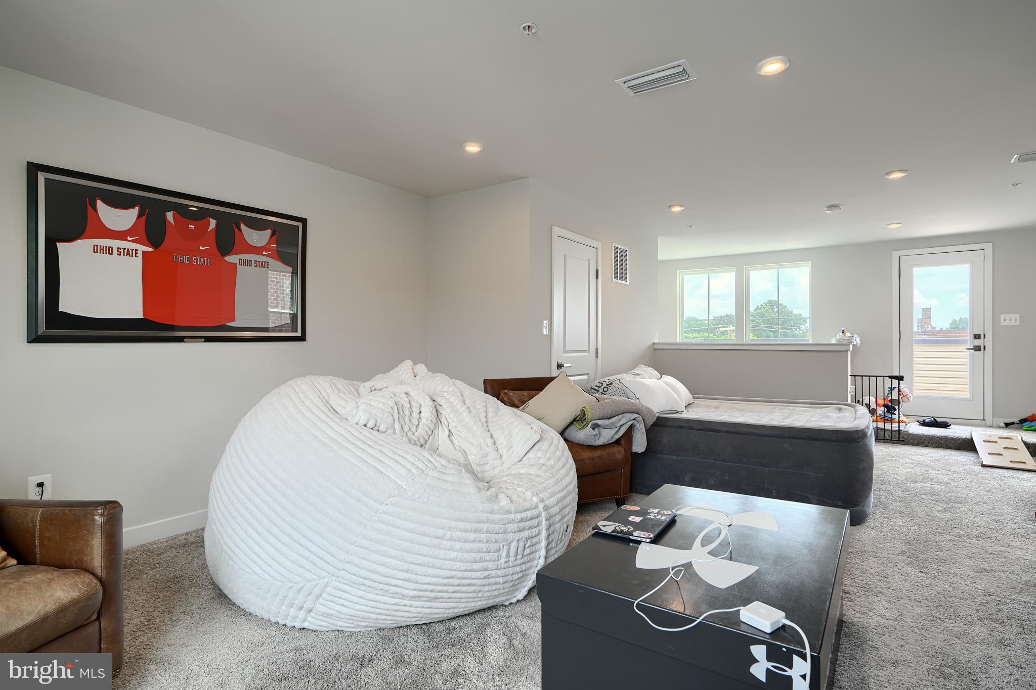 LOCUST POINT - Residential