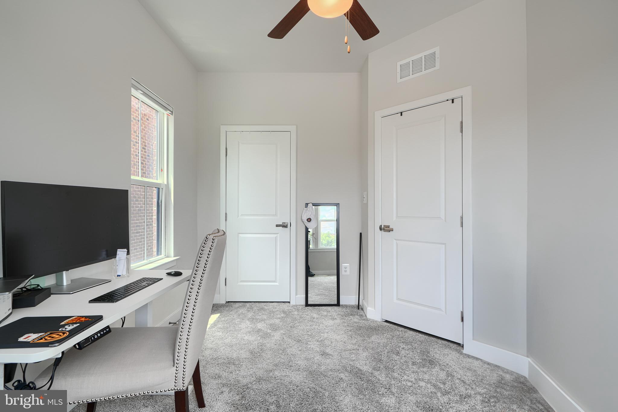 LOCUST POINT - Residential