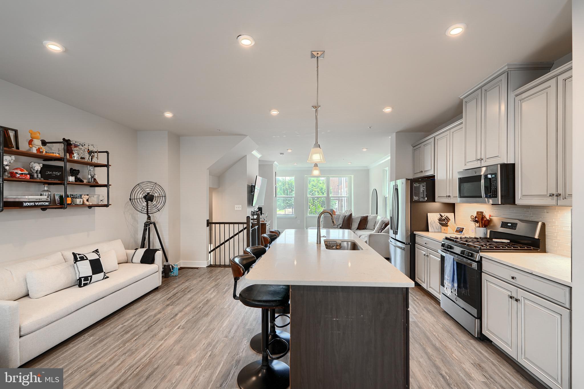 LOCUST POINT - Residential