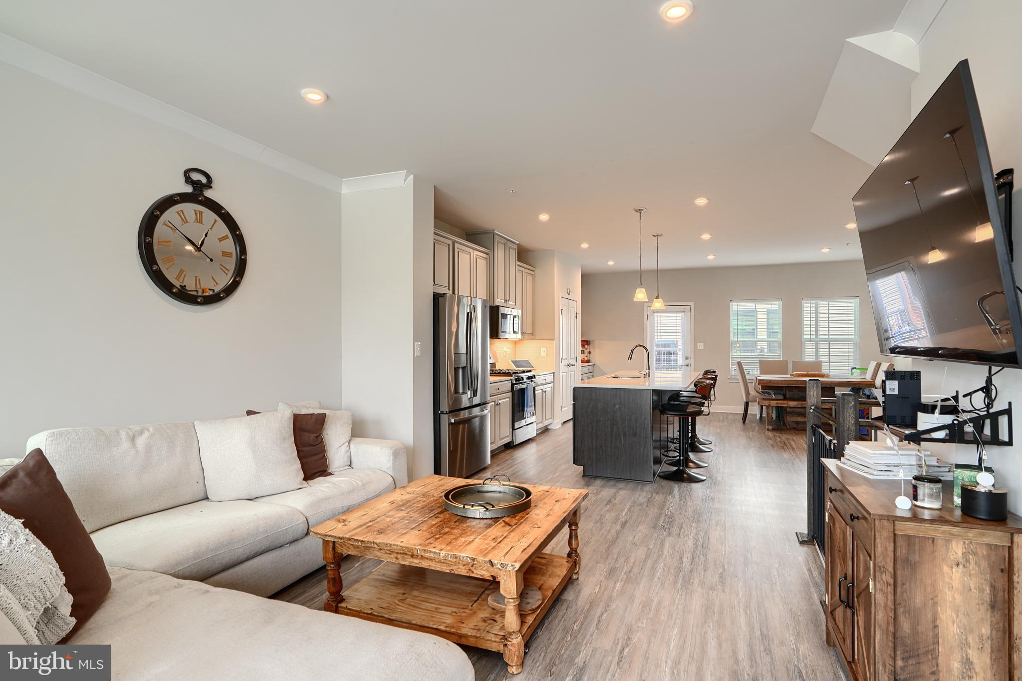 LOCUST POINT - Residential