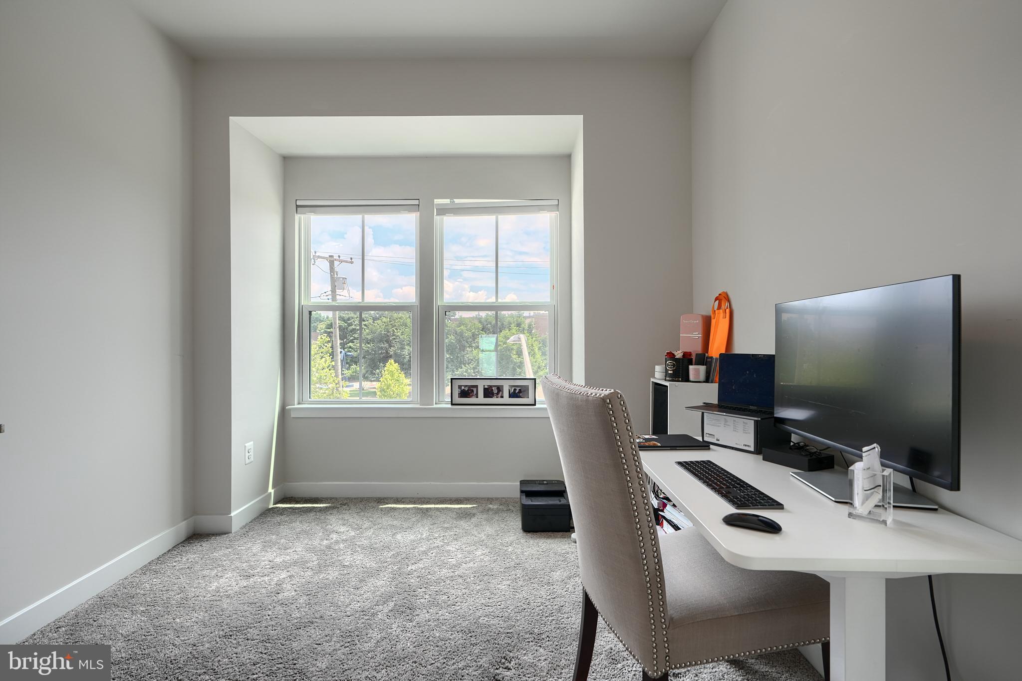 LOCUST POINT - Residential