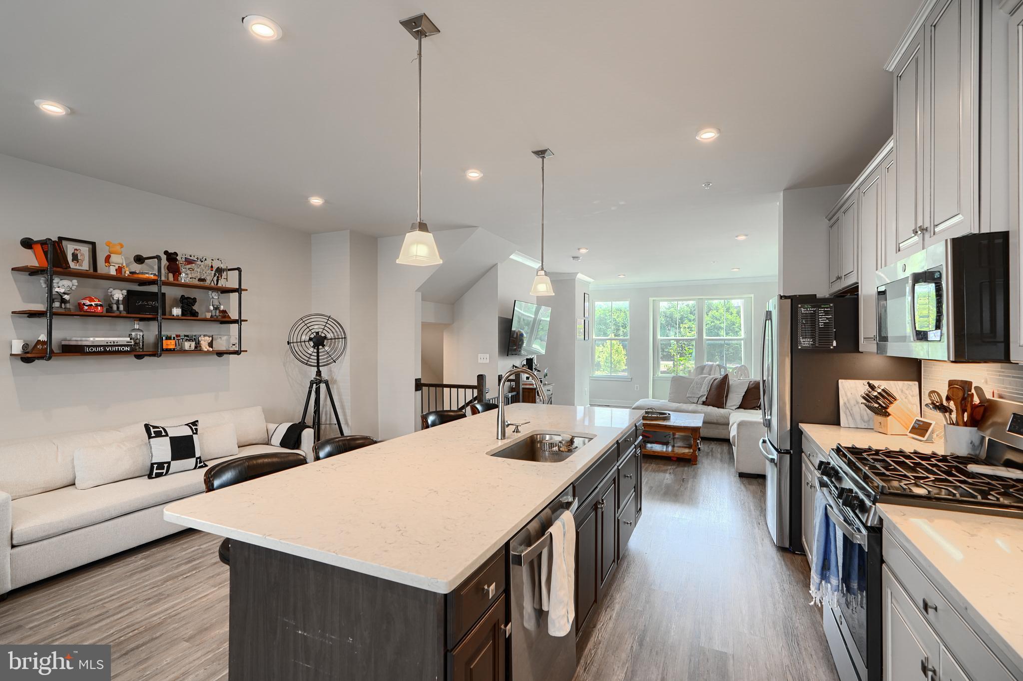 LOCUST POINT - Residential