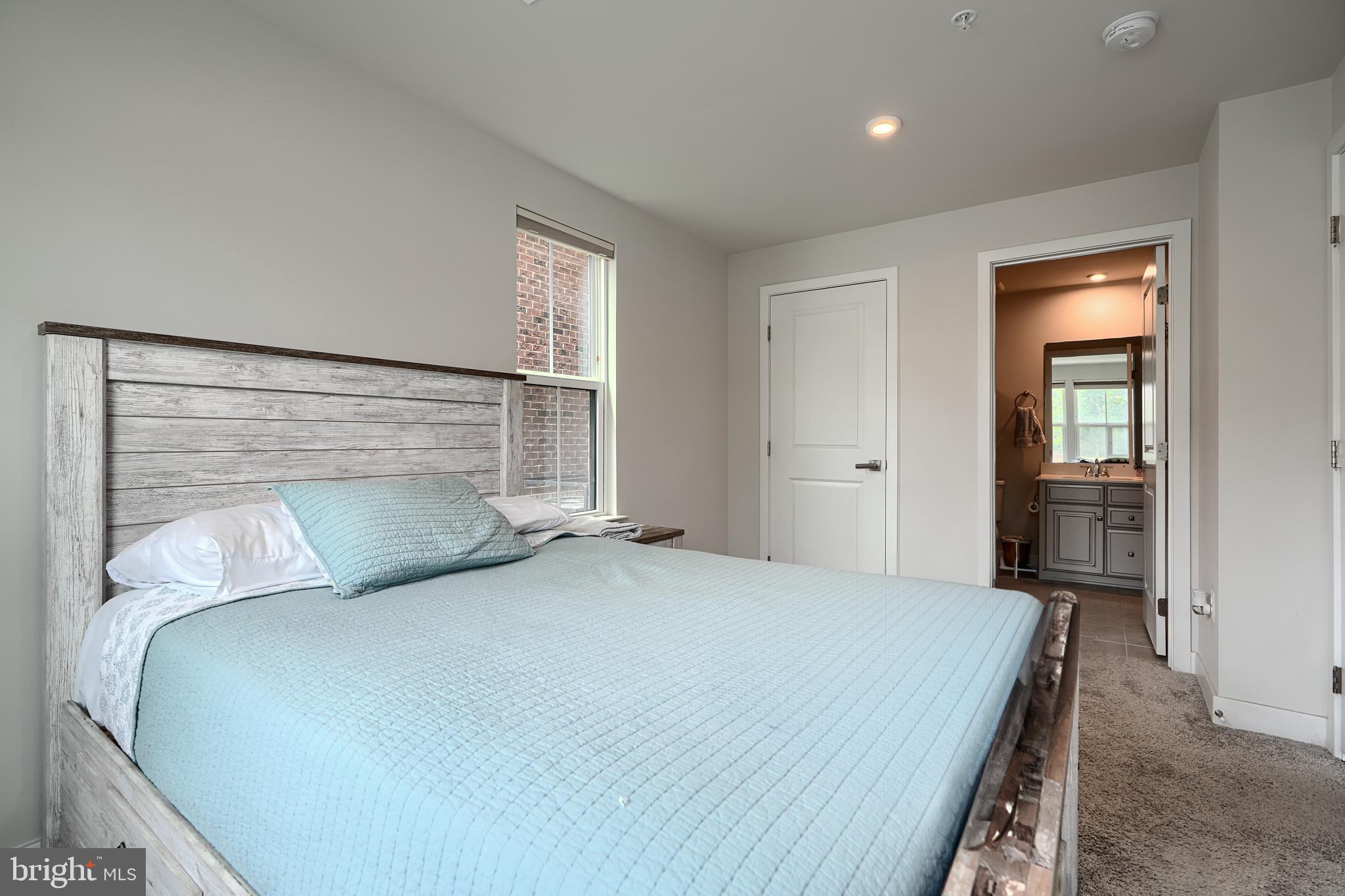 LOCUST POINT - Residential