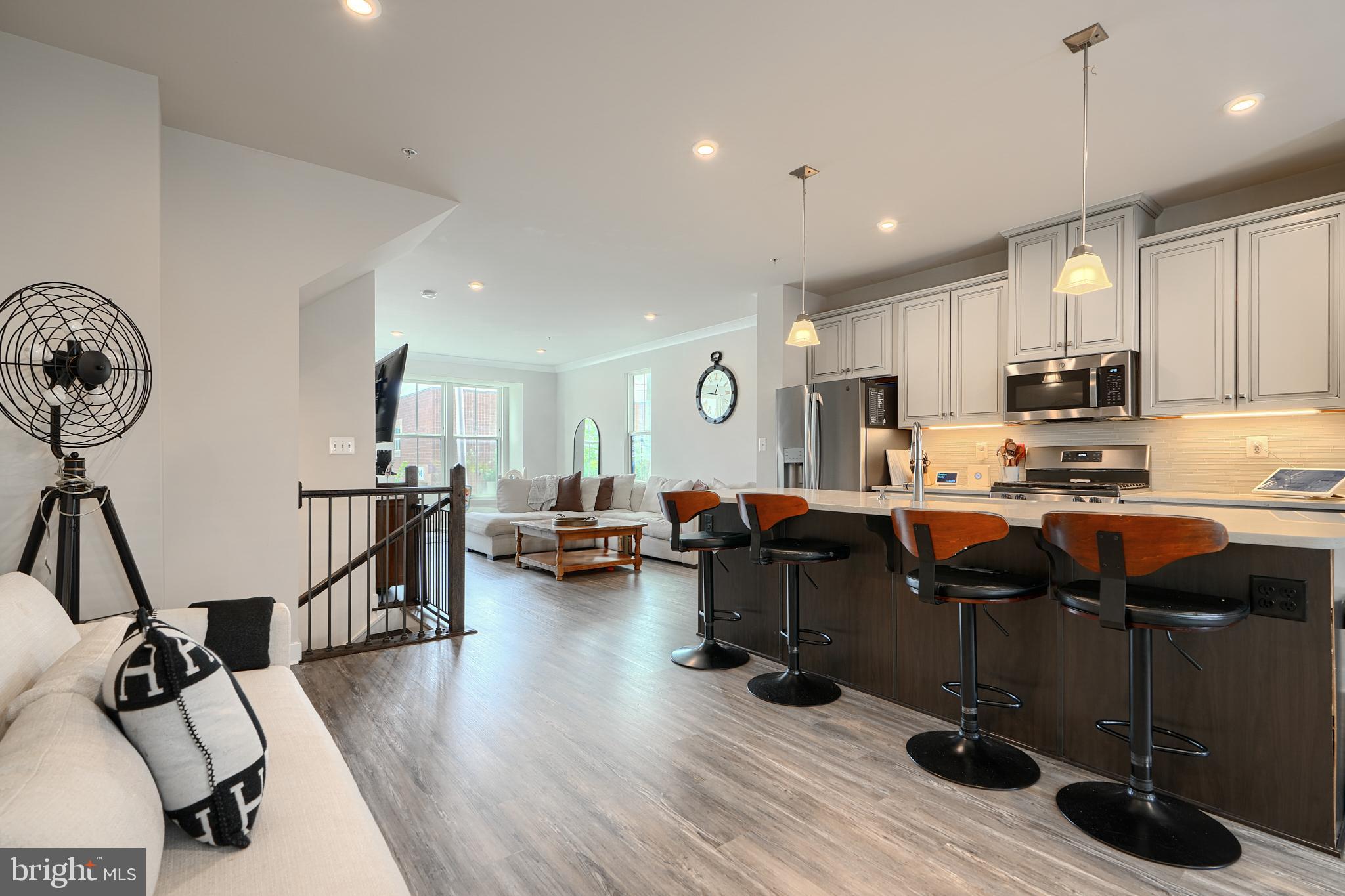 LOCUST POINT - Residential