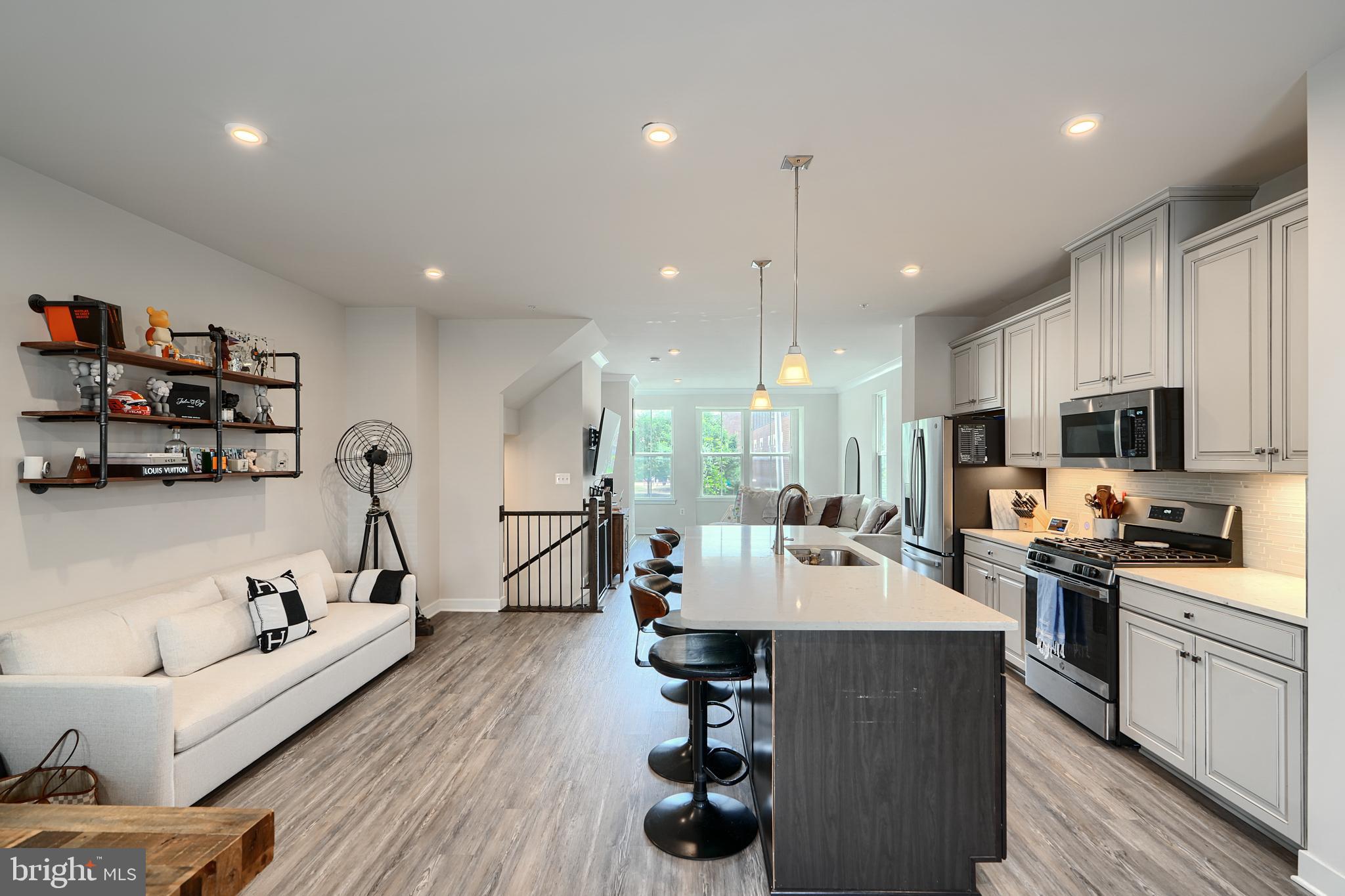 LOCUST POINT - Residential