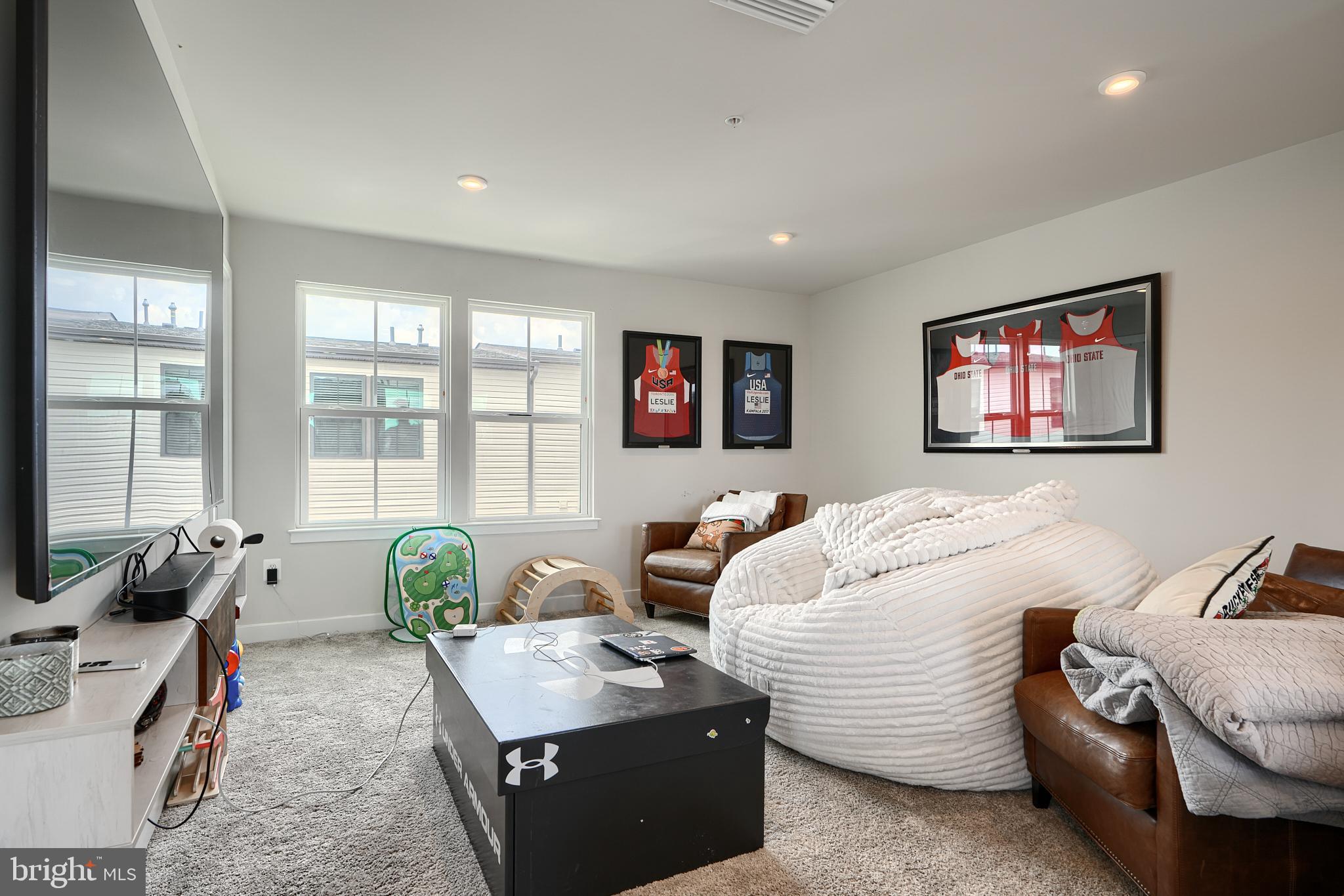 LOCUST POINT - Residential