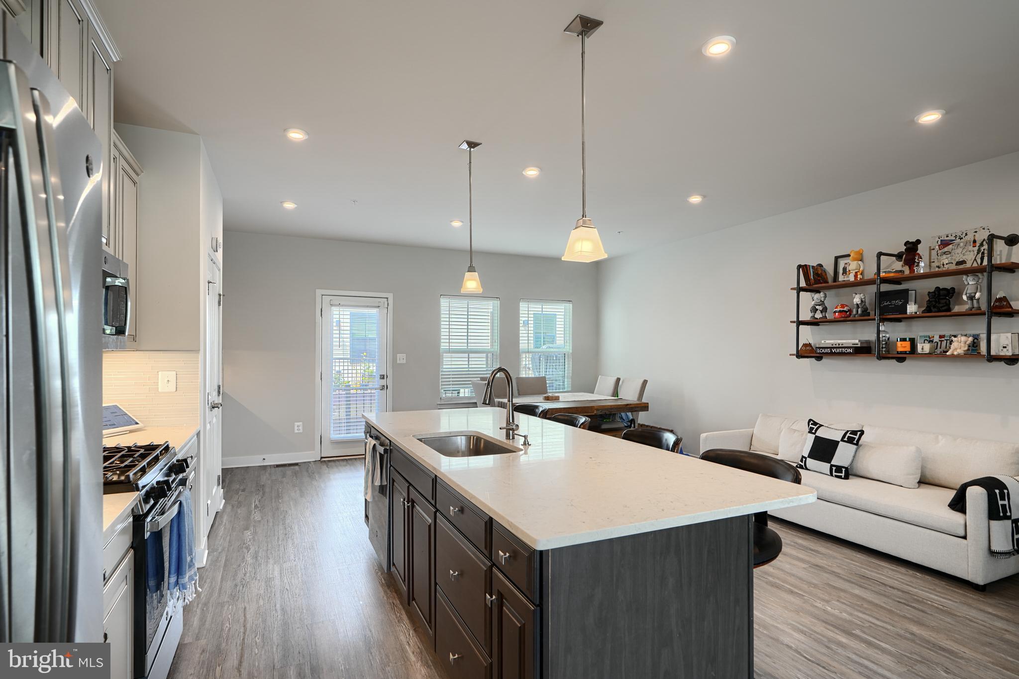 LOCUST POINT - Residential