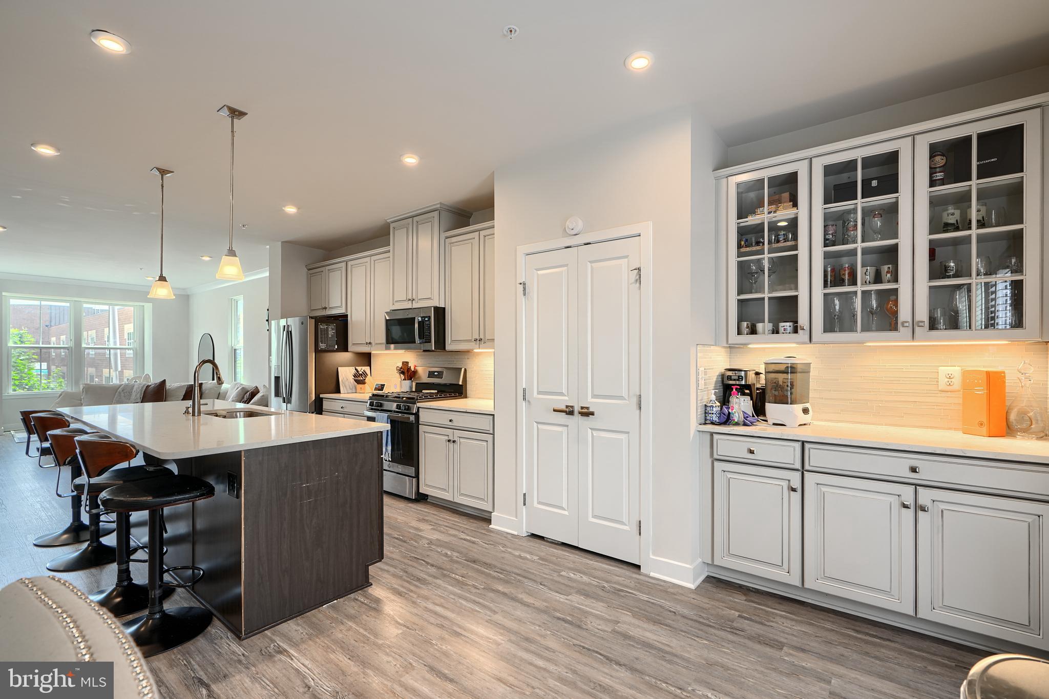 LOCUST POINT - Residential