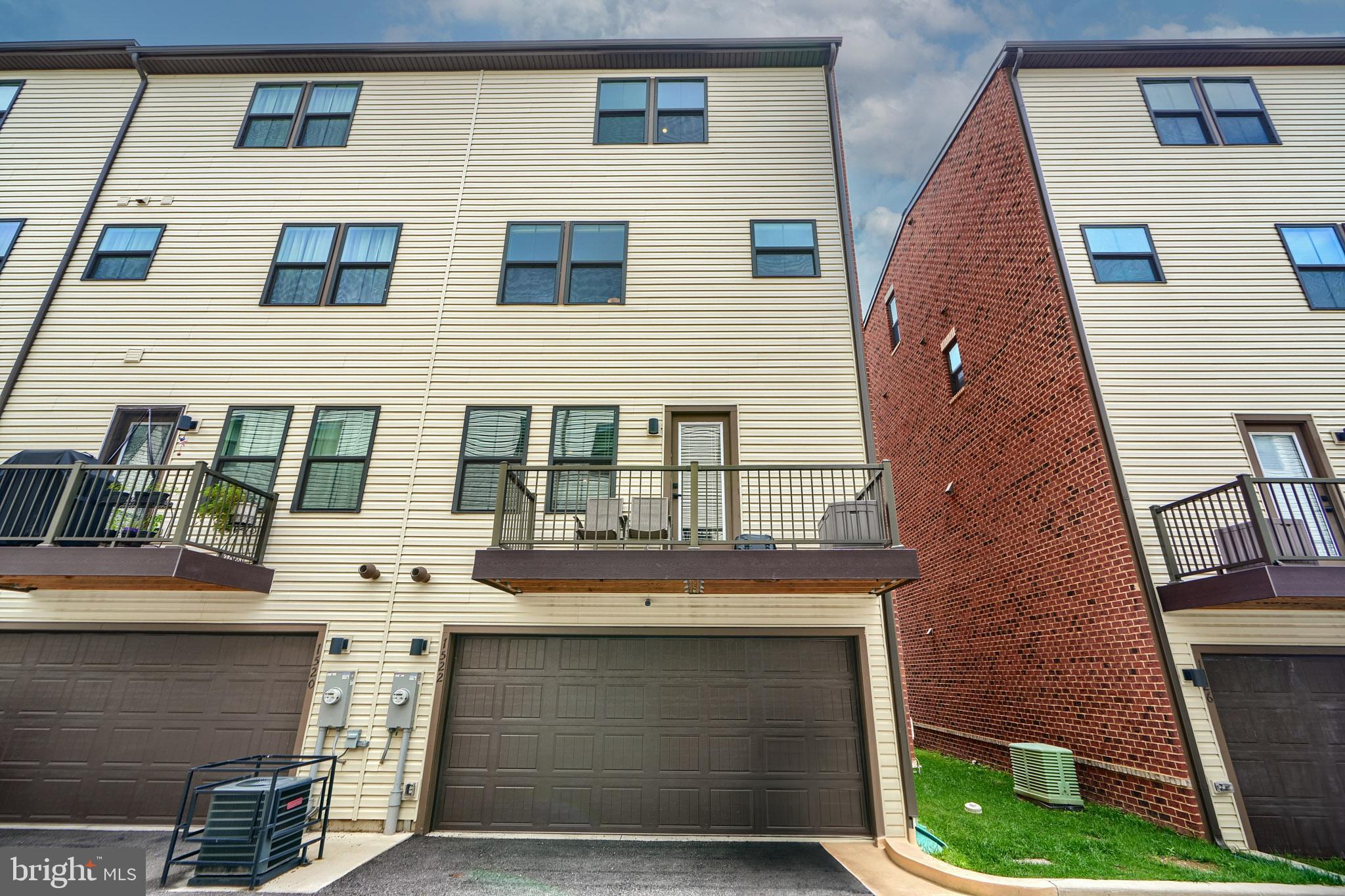 LOCUST POINT - Residential