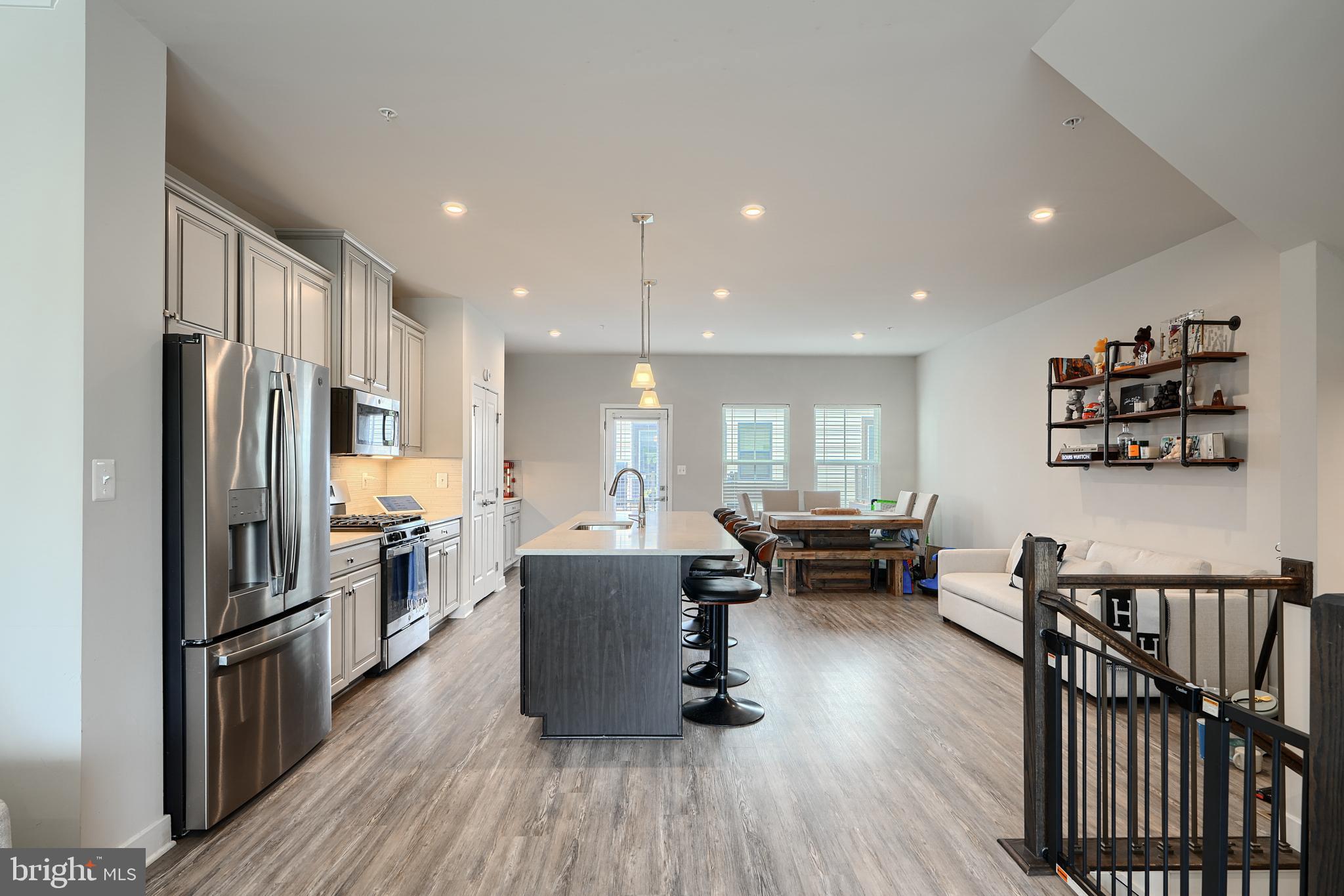 LOCUST POINT - Residential