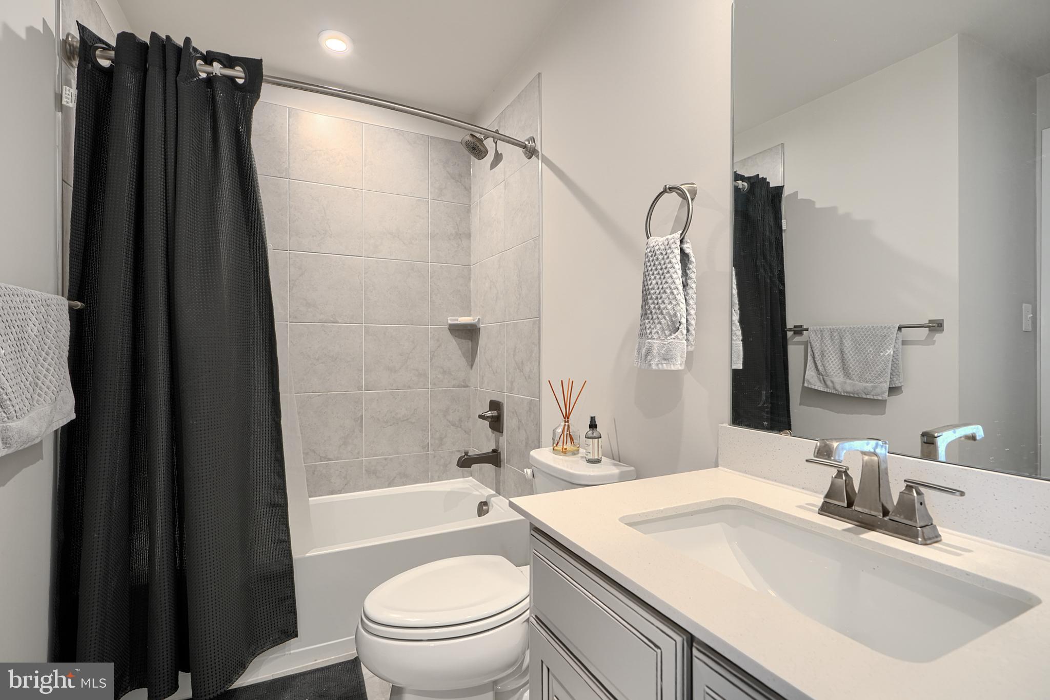 LOCUST POINT - Residential