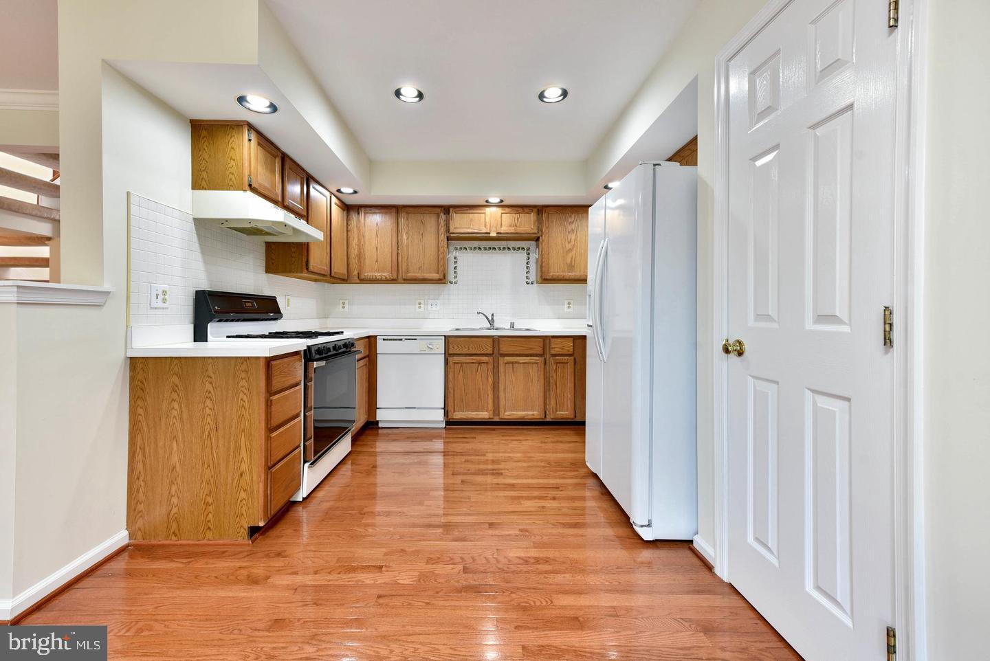 POTOMAC LAKES - Residential Lease