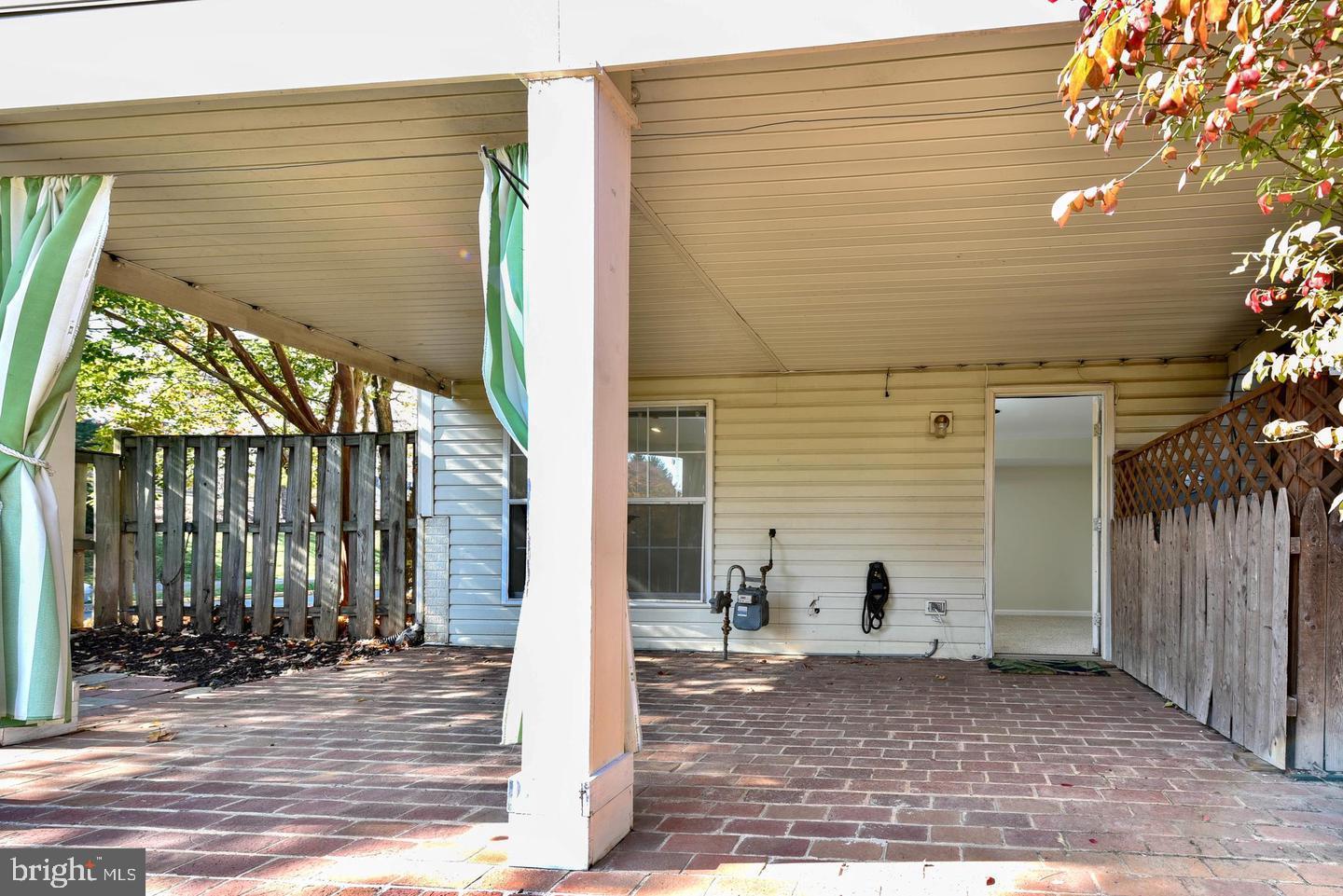 POTOMAC LAKES - Residential Lease