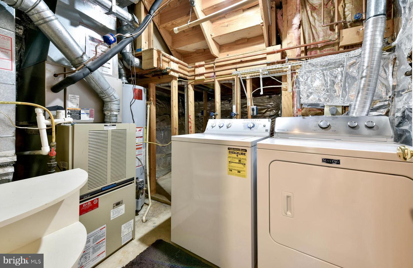 POTOMAC LAKES - Residential Lease